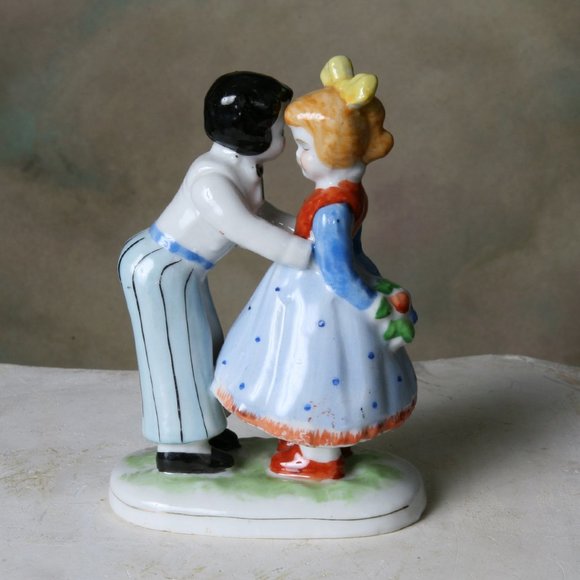 Kissing Statue Boy and Girl Antique Porcelain Pioneer Mdse Co NY 1950 Japan Cute - Picture 3 of 9